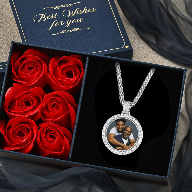 Customized Cubic Zircon Picture Circle Necklace Photo Pendant for