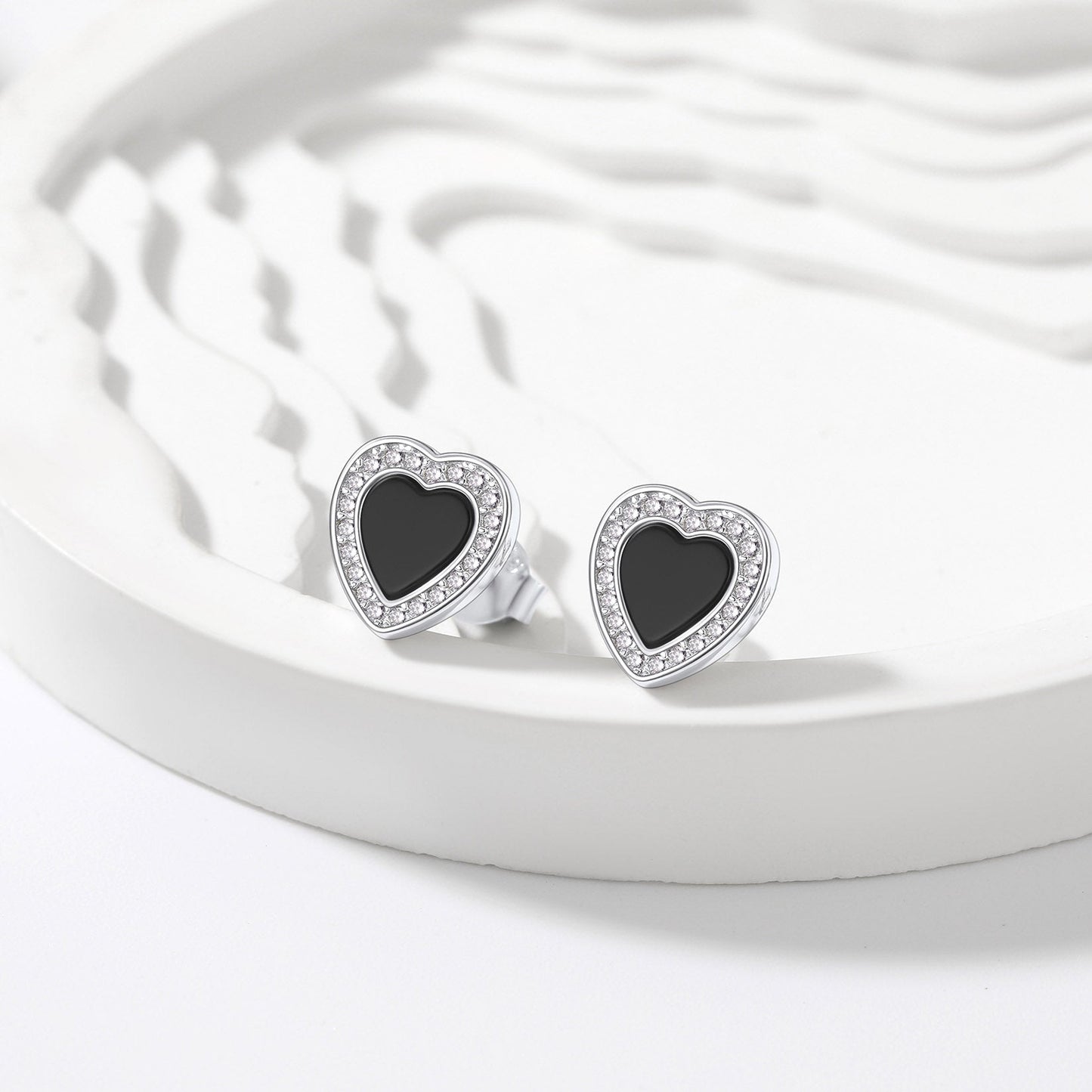 Flash Sterling Silver Heart-shaped Black Onyx Stud Earrings for