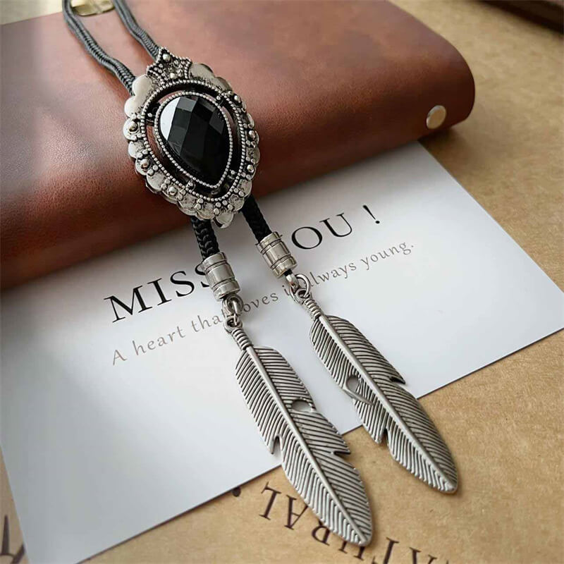 Teardrop-shaped Gemstone Alloy Bolo Tie
